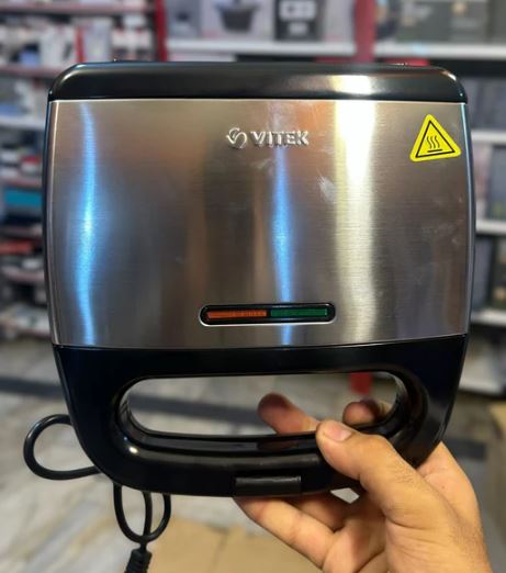Vitek VT‑7147 Sandwich Maker | 750W | Non-Stick Plates | 4 Triangular Toasts | Compact & Safe Design - Image 4
